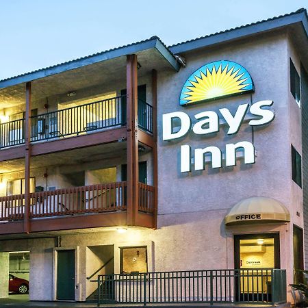 Days Inn By Wyndham Anaheim West Экстерьер фото